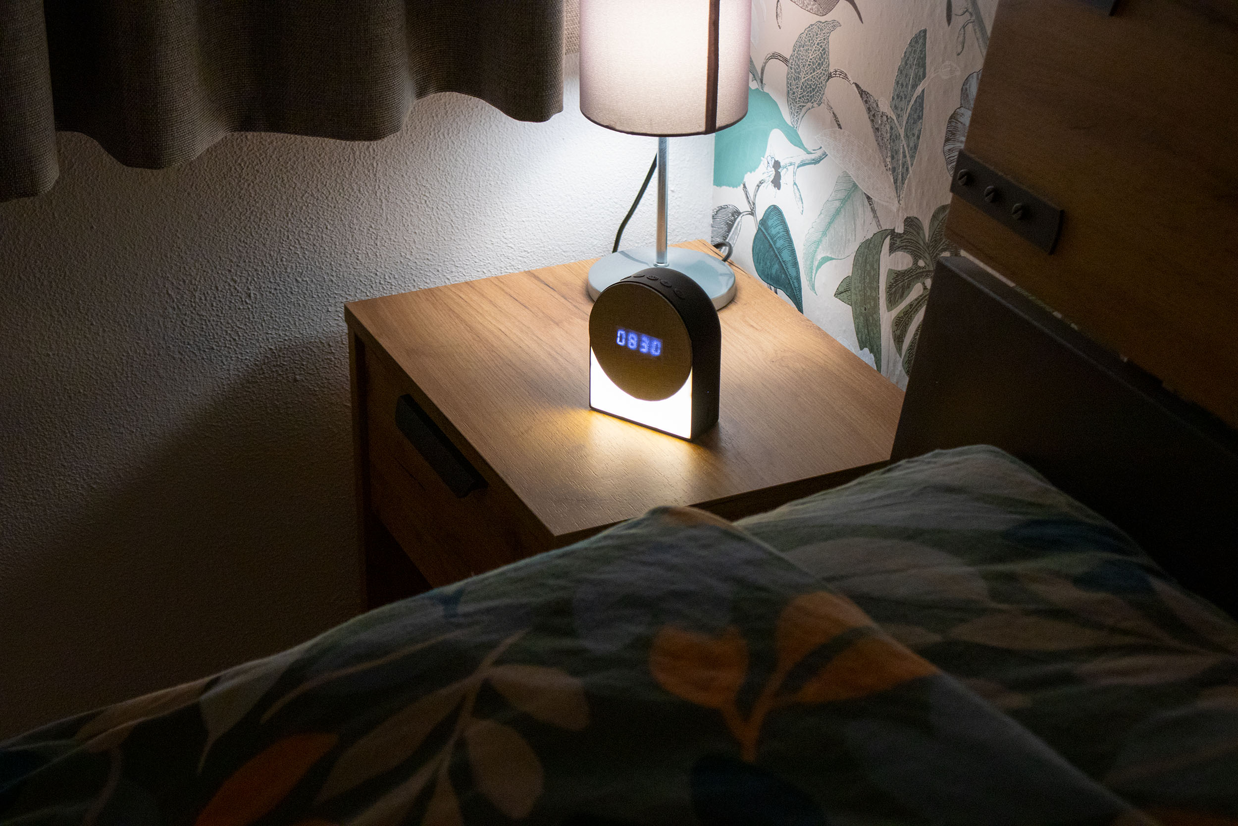 slaaptrainer op nachtkastje