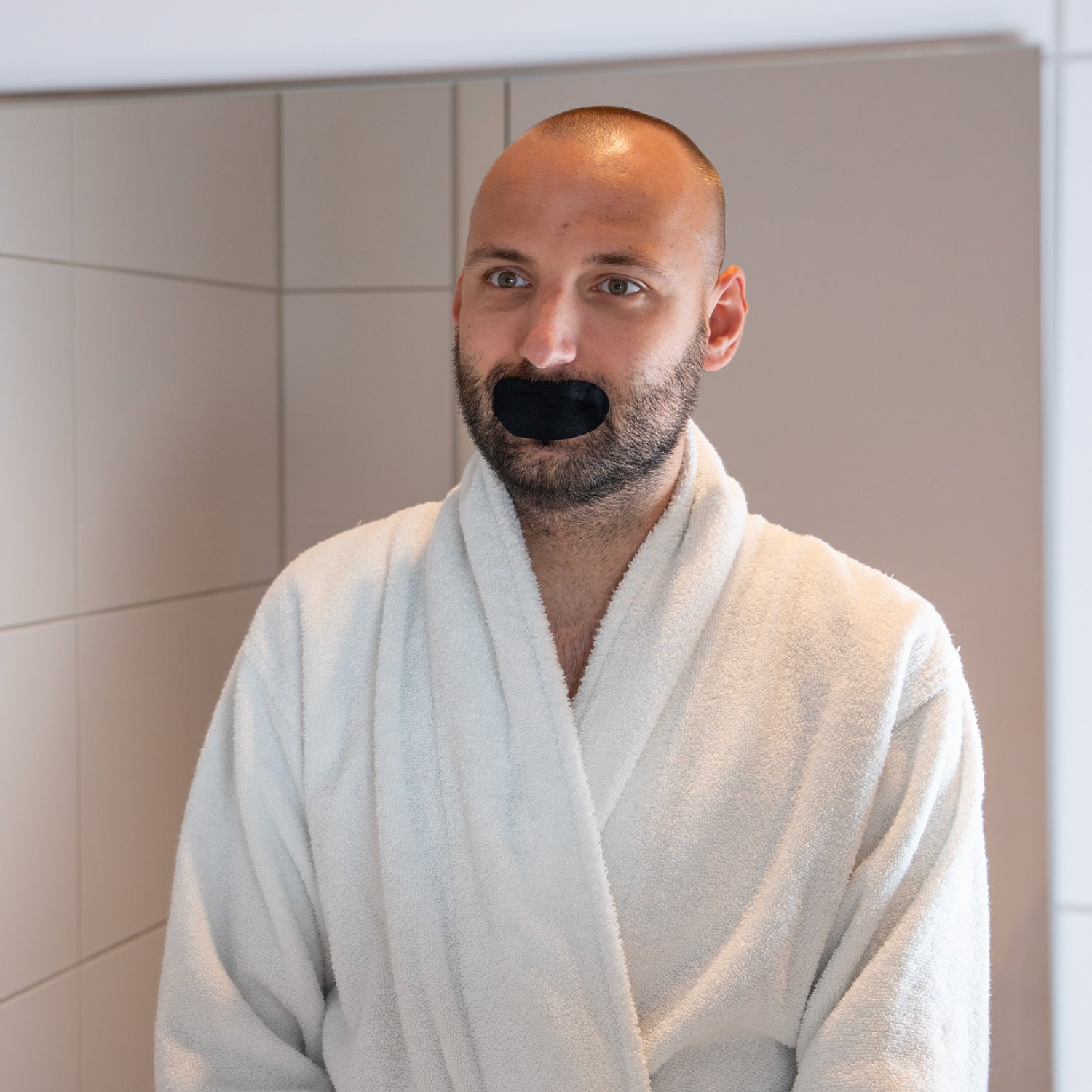 man met mondtape