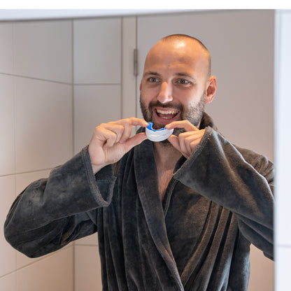man met snurkbeugel